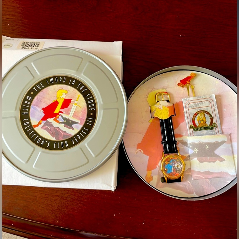 Disney Watch Collector’s Club series III THE SWORD AND THE STONE New in Box